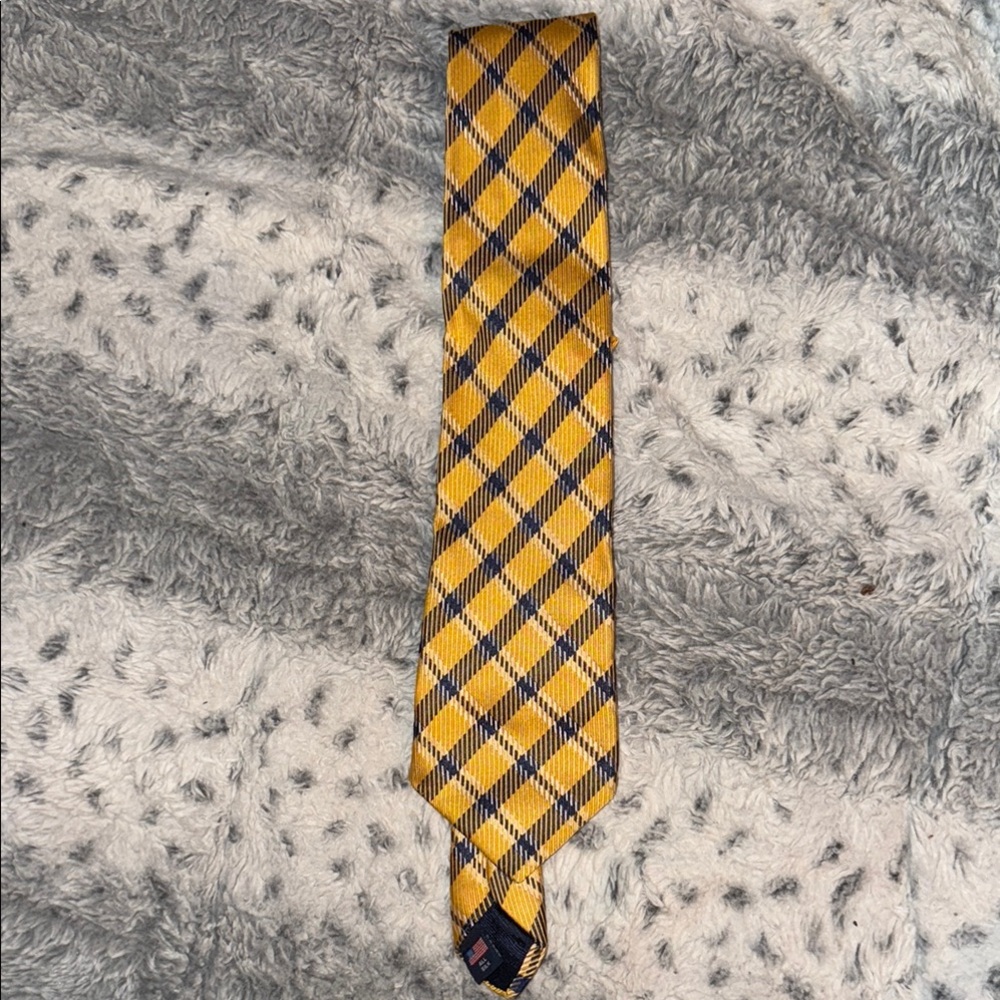 Men’s Holland & Sherry Silk Yellow & Black Checkered Tie. New, and Made in USA.
